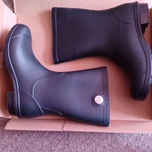 🆕️ Authentic UGG rainboots